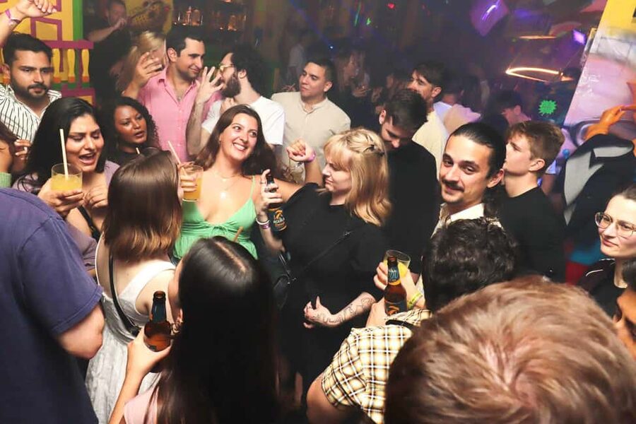 Madrid: Top Pub Crawl with Drinks and Free Nightclub Entry - What the guides add