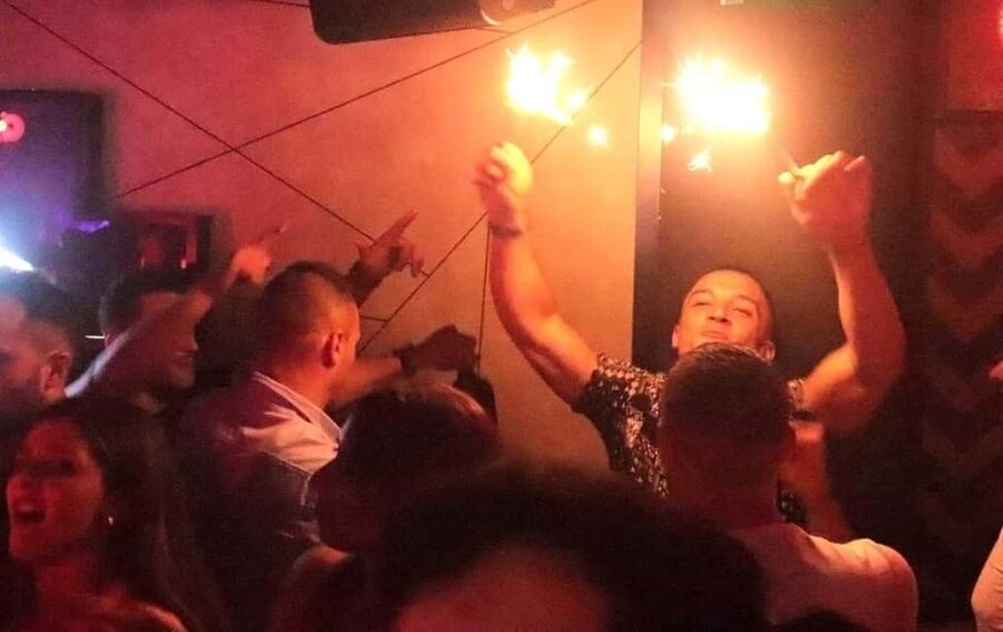Madrid: Top Pub Crawl with Drinks and Free Nightclub Entry - Meeting at Puerta del Sol