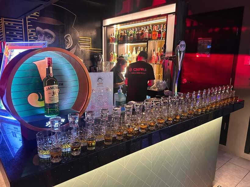Makati Pub Crawl with Optional City Tour - What 800 PHP really covers