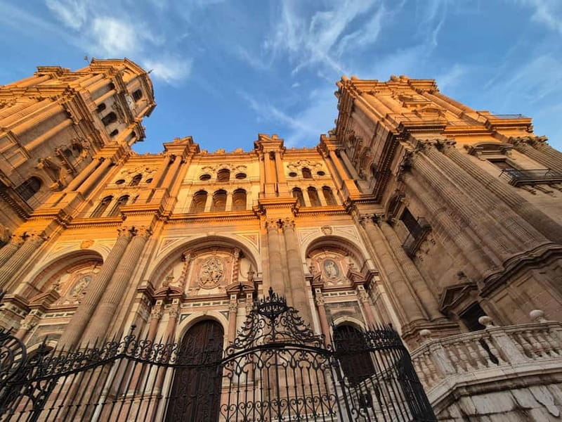 Málaga: Highlights Walking Tour with Drinks and Tapas - Key points to know before booking