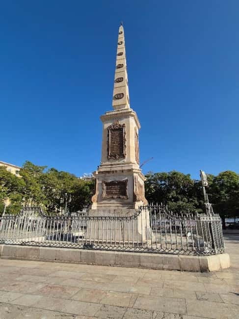 Málaga: Highlights Walking Tour with Drinks and Tapas - San Juan Church, San Telmo, and the central plazas