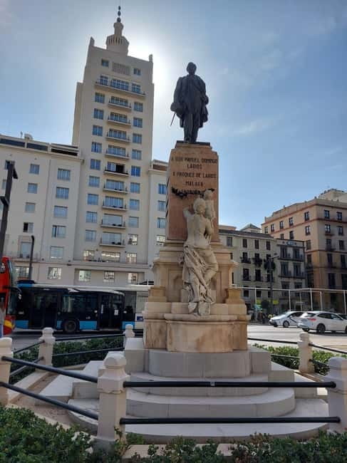 Málaga: Highlights Walking Tour with Drinks and Tapas - Málaga through food, streets, and local bars
