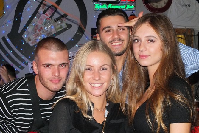 Malaga Nightlife Pub Crawl Tour with Drinks and Clubs Entry - Bars first, then a central Málaga club