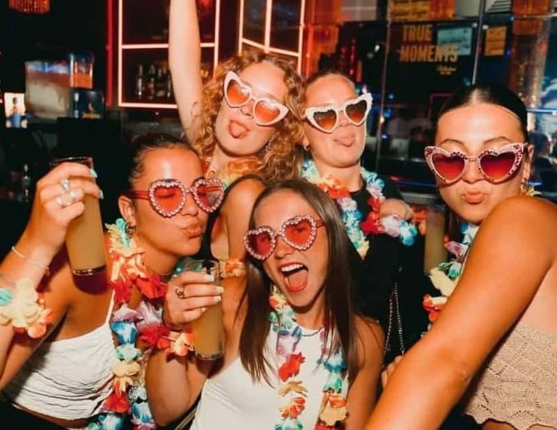 Málaga: Pub Crawl Málaga Madness - Four included drinks, with food left to you