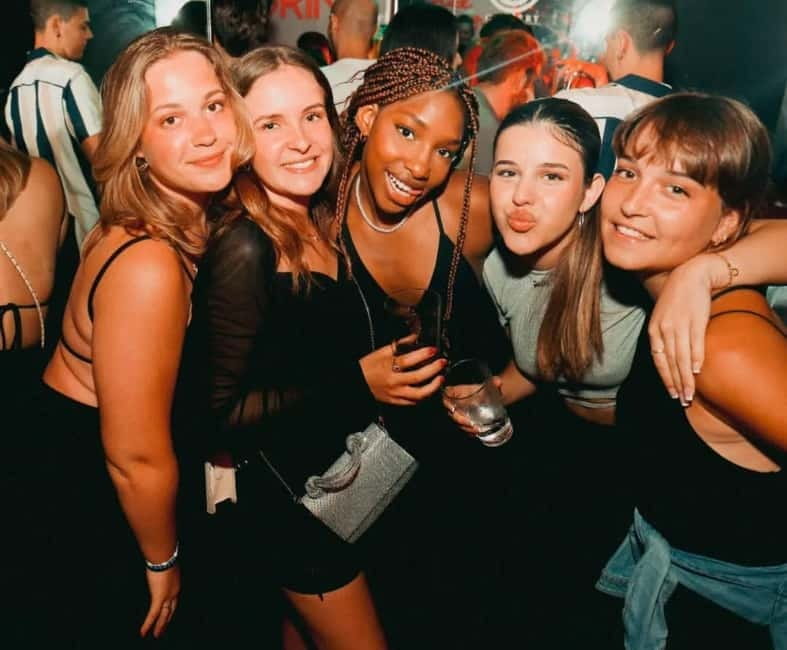 Málaga: Pub Crawl Málaga Madness - The short walk between the first three stops