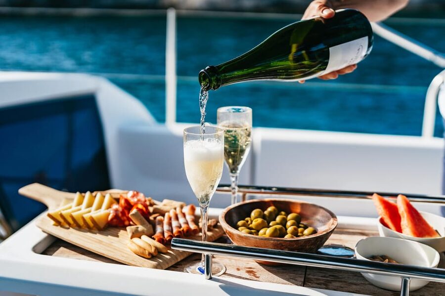 Mallorca: Midday or Sunset Sailing with Snacks and Open Bar - Sailing past Palma’s coastline
