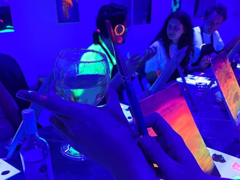 Malta: Glow-in-the-Dark Drink & Paint Experience - Arriving at The Art Hub Malta