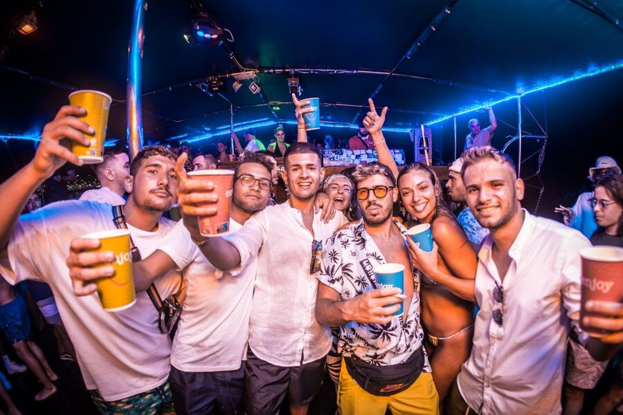 Malta: Lazy Pirate Boat Party with Drinks & Food - The DJ sets the tone