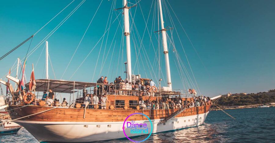 Malta: Sailboat Party with an Open Bar, Snack, and Swimming - From Sliema harbor to Malta’s open water