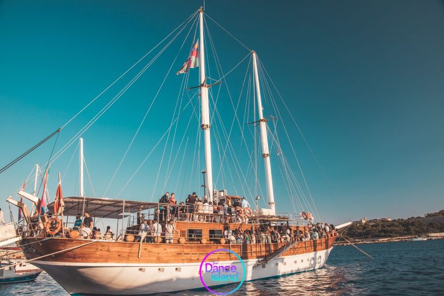 Malta: Sailboat Party with an Open Bar, Snack, and Swimming - A sunset cruise with a built-in change of mood