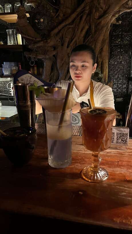 Manila Ultimate Nightlife Pub Crawl - Speakeasies, pubs, and changing music