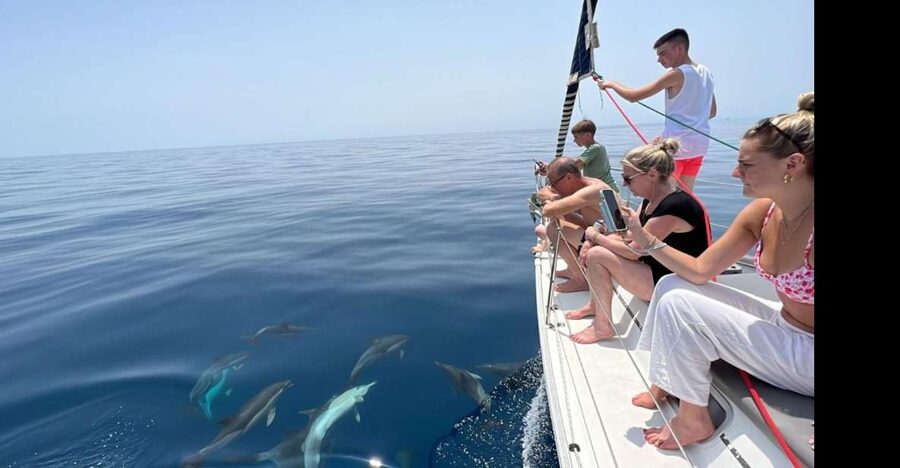 Marbella: Private sailing tour with drink and snack ,2 hours - Snacks, drinks, and the feel of a private charter