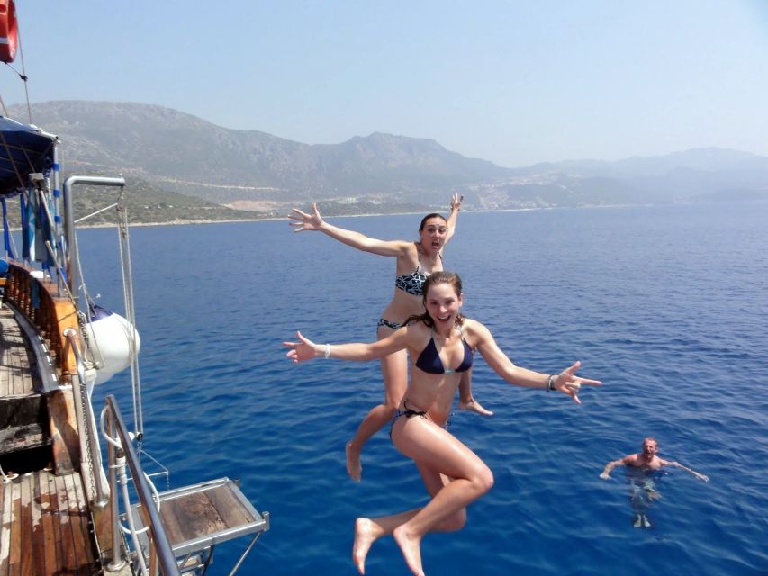 Marmaris: Boat Trip with Unlimited Drinks and BBQ Lunch - A full day on the Marmaris water