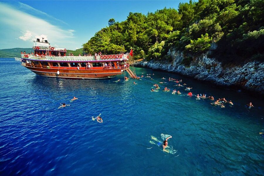 Marmaris: Boat Trip with Unlimited Drinks and BBQ Lunch - Unlimited drinks and the extra costs