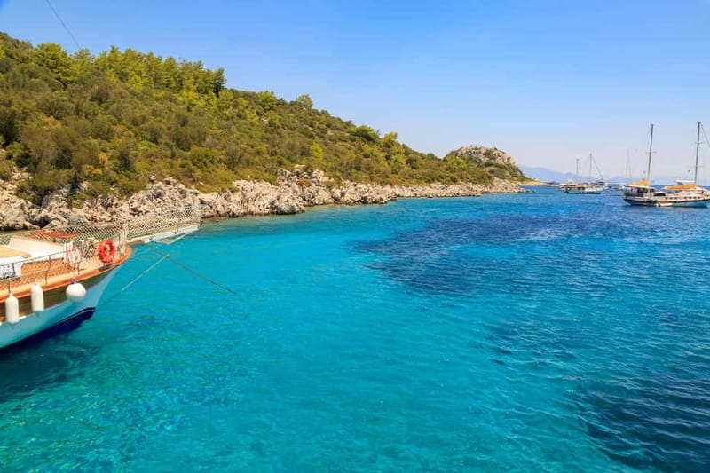 Marmaris: Pirate Boat Trip with Meal, Drinks and Transfer - Lunch and swimming at Akvaryum Koyu