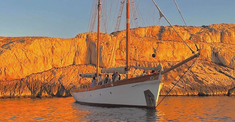 Marseille: Frioul Islands Sunset Cruise with Cocktail Dinner - Key points to know before booking
