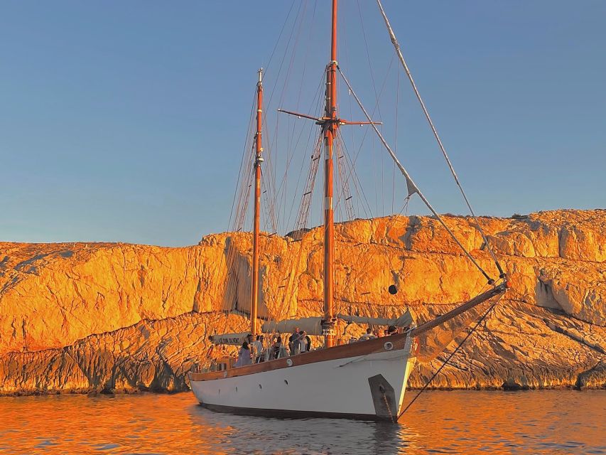 Marseille: Frioul Islands Sunset Cruise with Cocktail Dinner - The 30-minute sail toward the Frioul Archipelago