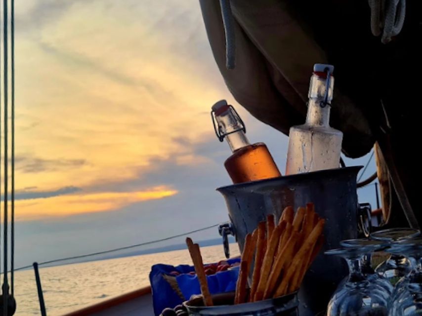 Marseille: Sunset Cruise Cocktail-Dinner in Frioul Islands - Anchoring in a Frioul cove at sunset
