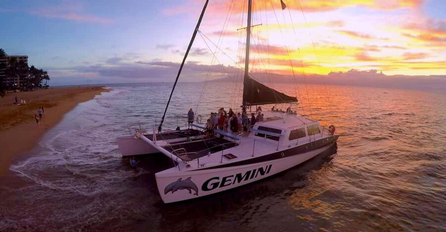 Maui: 2 Hour Sunset Dinner Sail with Open Bar and Appetizers - A full bar with a distinctly Maui feel