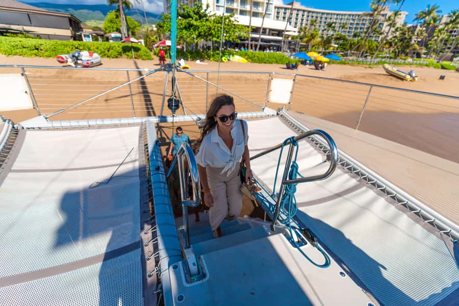 Maui: Kaanapali Whale Watching Boat with Open Bar and Food - Key points at a glance