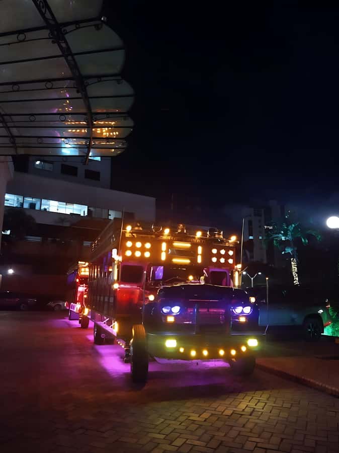 MEDELLIN: CITY TOUR CITY NIGHT TOUR + OPEN BAR - What the $38 price really buys