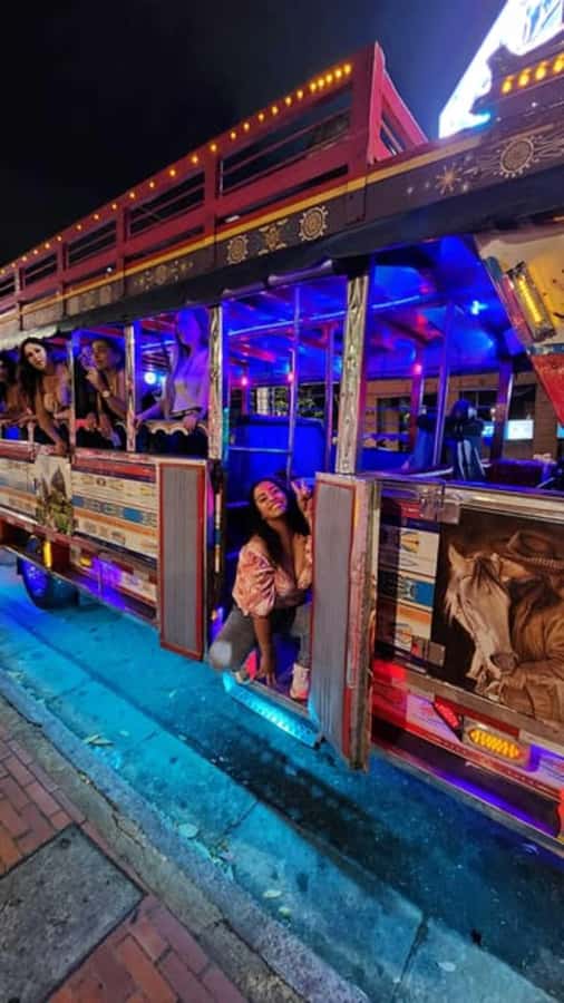 MEDELLIN: CITY TOUR CITY NIGHT TOUR + OPEN BAR - Who will enjoy this chiva tour most