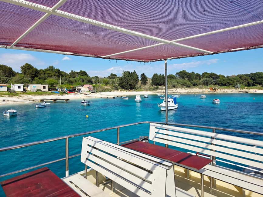 Medulin: Boat Tour with Drinks and a meal - Swimming and snorkeling in a fish-filled bay