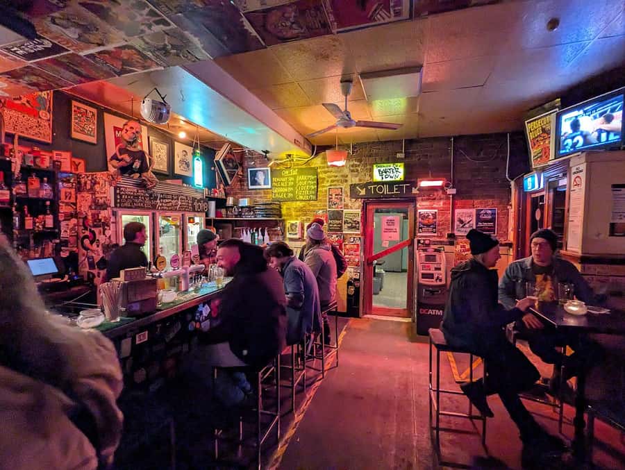 Melbourne Music Venue Pub Crawl with History + 2 Free Drinks - The small group changes the feel