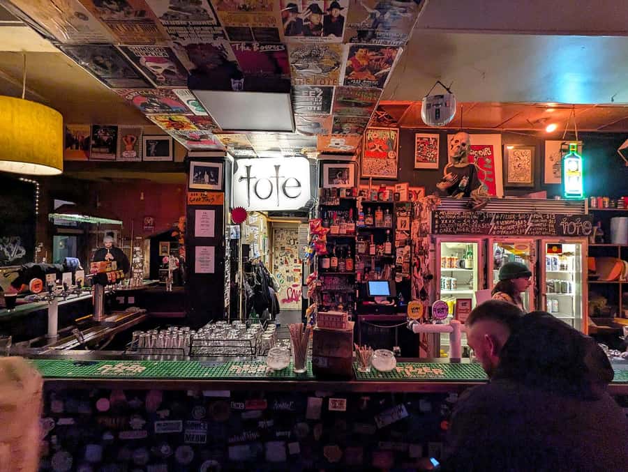 Melbourne Music Venue Pub Crawl with History + 2 Free Drinks - Starting with a beer at Lulie Tavern