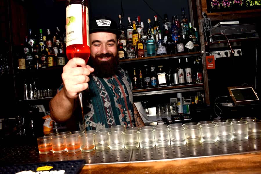 Melbourne: Weekly Bar Crawl: 5 Free shots, Club Entry - Four bars, then a club