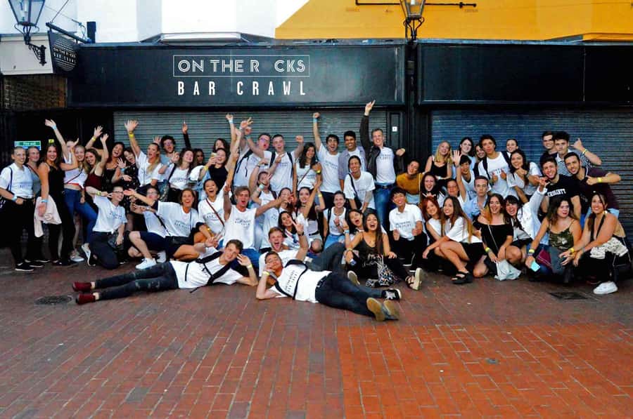 Melbourne: Weekly Bar Crawl: 5 Free shots, Club Entry - Who gets the best value from this experience?