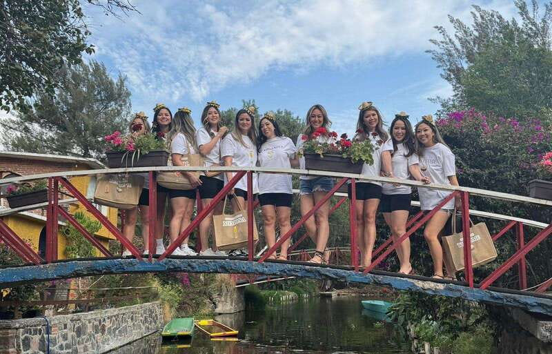Mexico City: Xochimilco Boat Party with Unlimited Drinks - Food, chinampa stops, and the short itinerary