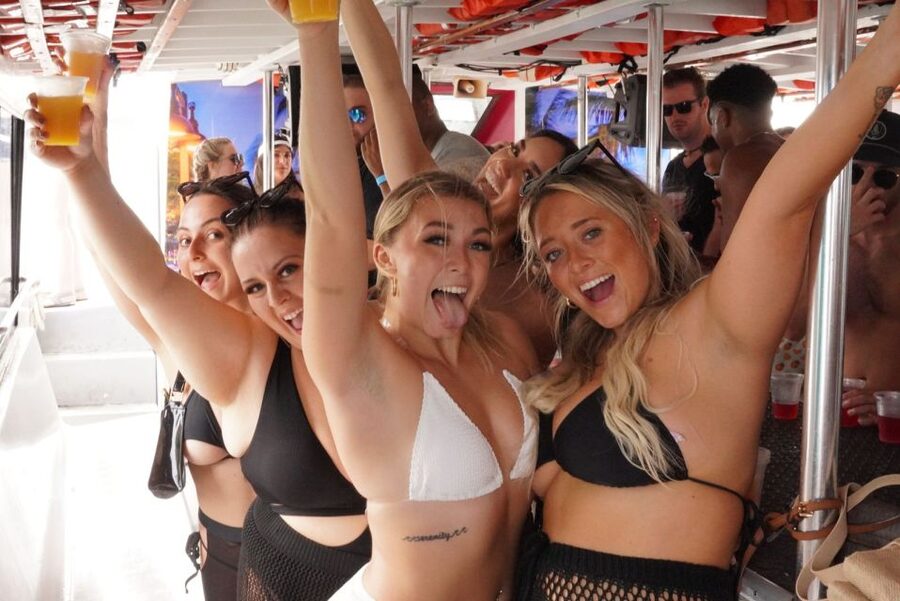 Miami: Boat Party with Live DJ, Unlimited Drinks, and Food - The DJ, MC, and the dance floor