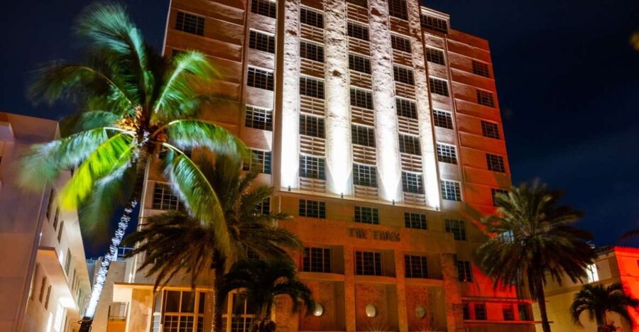 Miami: Ghosts, Boos and Booze Haunted Pub Crawl - Meeting your guide on Ocean Drive