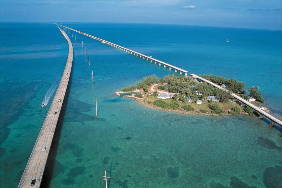 Miami: Key West Boat Tour w/ Optional Snorkeling & Open Bar - One Hour to Get a Taste of Key West