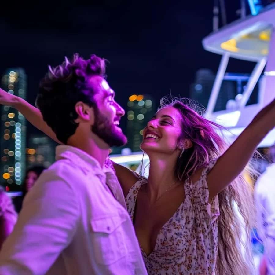 Miami: Party Yacht Cruise with Open Bar and DJ - Key points before you book