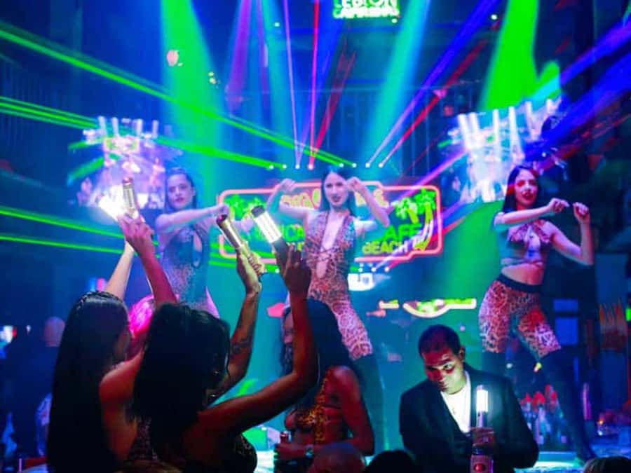 Miami Pub Crawl + Clubbing Experience - How the South Beach night unfolds