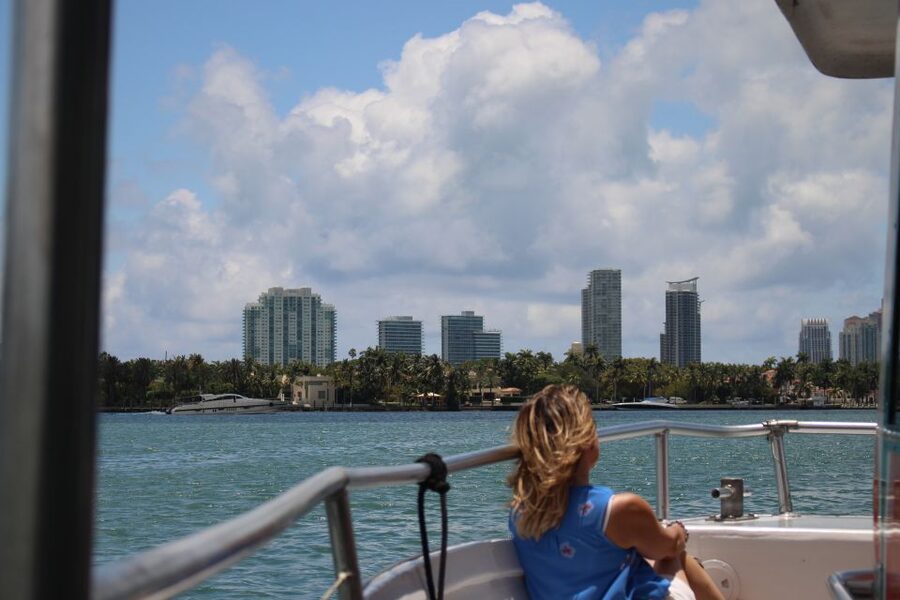 Miami: Sunset Cruise with Celebrity Homes & Open Bar - Key points at a glance
