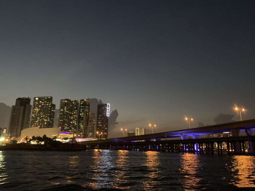 Miami: Sunset Cruise with Celebrity Homes & Open Bar - Why the sunset works so well from Biscayne Bay