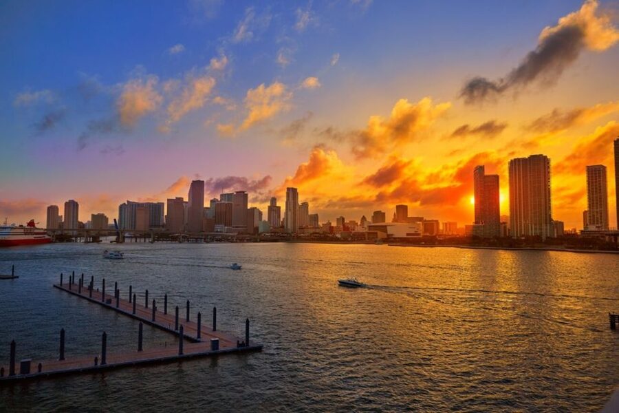 Miami: Sunset Cruise with Celebrity Homes & Open Bar - Who will enjoy this Miami sunset cruise