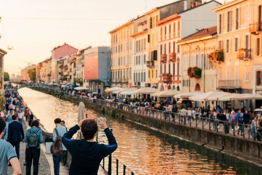 Milan: Private Tour with Drinks & Bites in Centro Storico - Rain, cold evenings, and comfortable shoes