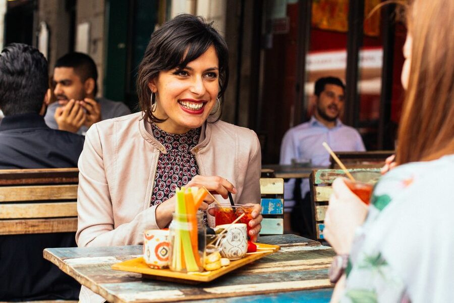 Milan: Private Tour with Drinks & Bites in Centro Storico - What your private guide adds between drinks