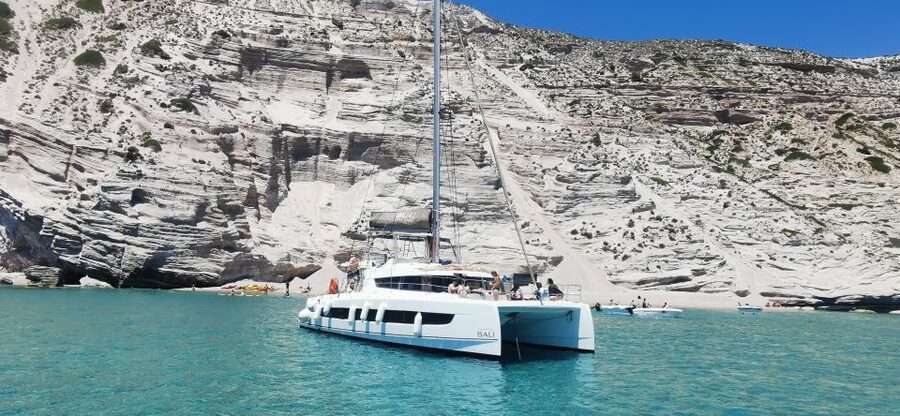 Milos: Full-Day Catamaran Cruise with Food and Open Bar - Tsigrado and Gerakas: the day’s main meal