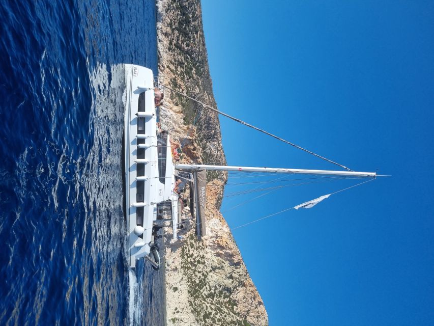 Milos: Full-Day Catamaran Cruise with Food and Open Bar - Glaronisia, Sarakiniko, and the return along Milos