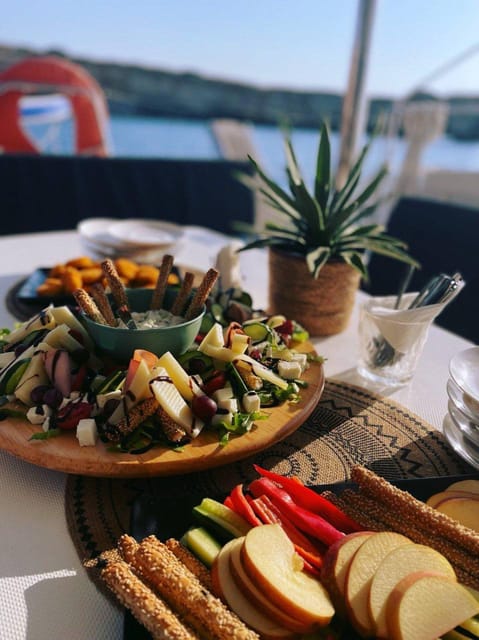 Milos: Full Day Luxury Catamaran with Full Meal & Open Bar - What the catamaran adds to the experience