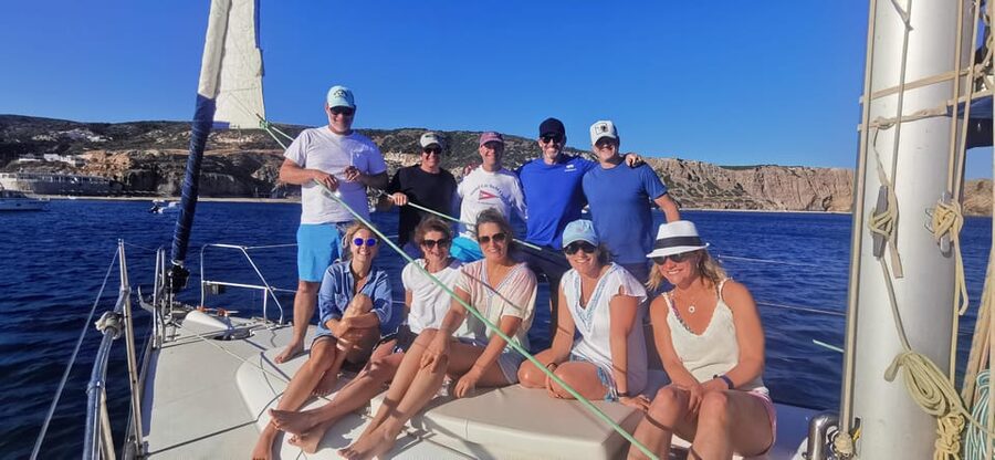Milos: Full-Day Sailboat Cruise with Food and Open Bar - Food, drinks and the crew’s role