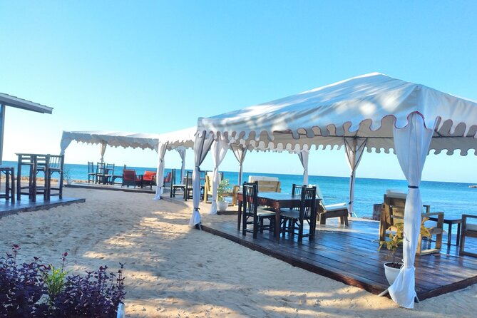 Montego Bay: Bamboo Beach Club VIP Access with Lunch & Cocktails - Food, cocktails, and service at your chair