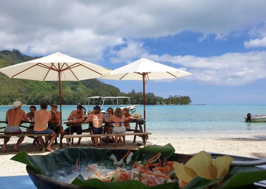 Moorea: Lagoon and Reef Snorkeling Tour with Drinks - Group size, guide style, and family considerations