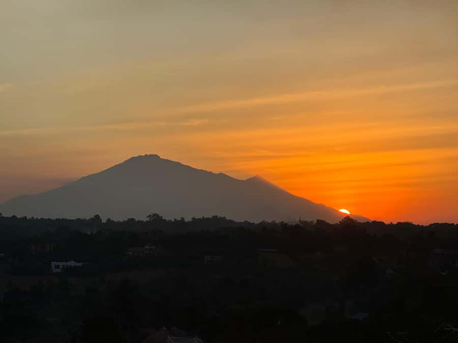 Moshi: Sunset Chill with Drinks and Roundtrip Transfer - The short walk to the viewing point