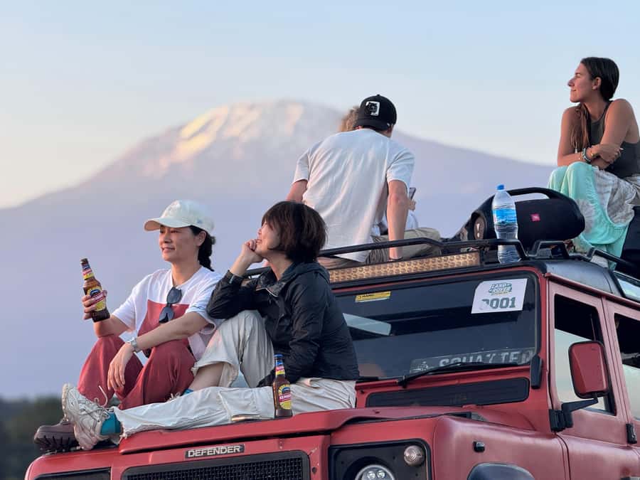 Moshi: Sunset Chill with Drinks and Roundtrip Transfer - What the guides add, and what they do not